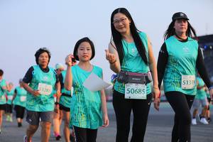 BIB: 51319, 50685, 53285
                            <button type="button" onclick="openModal(12650109)" class="btn btn-primary btn-sm float-right btn-popup" data-toggle="modal" data-target=".modal-high-quality">
                        <i class="fas fa-shopping-cart"></i> Add to Cart
                    </button>
                                            <button type="button" onclick="isThisMe(12650109, true)" class="btn btn-success btn-sm float-right btn-popup btn-isme hidden" data-toggle="tooltip" data-placement="bottom" title="นี่คือรูปของคุณใช่ไหม คลิกที่นี่เพื่อเอาเข้าอัลบั้ม">
                        <i class="fas fa-plus"></i> Add to album
                    </button>
                    <button type="button" onclick="isThisMe(12650109, false)" class="btn btn-warning btn-sm float-right btn-popup btn-isnotme hidden">
                        <i class="fas fa-ban"></i> Remove from album
                    </button>