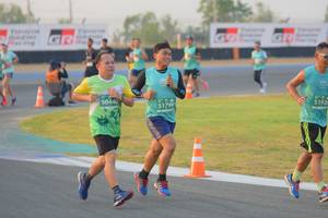 BIB: 50440, 51920, 51799
                            <button type="button" onclick="openModal(10466074)" class="btn btn-primary btn-sm float-right btn-popup" data-toggle="modal" data-target=".modal-high-quality">
                        <i class="fas fa-shopping-cart"></i> Add to Cart
                    </button>
                                            <button type="button" onclick="isThisMe(10466074, true)" class="btn btn-success btn-sm float-right btn-popup btn-isme hidden" data-toggle="tooltip" data-placement="bottom" title="นี่คือรูปของคุณใช่ไหม คลิกที่นี่เพื่อเอาเข้าอัลบั้ม">
                        <i class="fas fa-plus"></i> Add to album
                    </button>
                    <button type="button" onclick="isThisMe(10466074, false)" class="btn btn-warning btn-sm float-right btn-popup btn-isnotme hidden">
                        <i class="fas fa-ban"></i> Remove from album
                    </button>