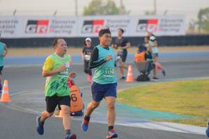 BIB: 0440, 51799
                            <button type="button" onclick="openModal(10466066)" class="btn btn-primary btn-sm float-right btn-popup" data-toggle="modal" data-target=".modal-high-quality">
                        <i class="fas fa-shopping-cart"></i> Add to Cart
                    </button>
                                            <button type="button" onclick="isThisMe(10466066, true)" class="btn btn-success btn-sm float-right btn-popup btn-isme hidden" data-toggle="tooltip" data-placement="bottom" title="นี่คือรูปของคุณใช่ไหม คลิกที่นี่เพื่อเอาเข้าอัลบั้ม">
                        <i class="fas fa-plus"></i> Add to album
                    </button>
                    <button type="button" onclick="isThisMe(10466066, false)" class="btn btn-warning btn-sm float-right btn-popup btn-isnotme hidden">
                        <i class="fas fa-ban"></i> Remove from album
                    </button>