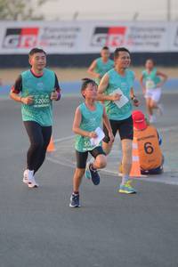 BIB: 52000
                            <button type="button" onclick="openModal(10459547)" class="btn btn-primary btn-sm float-right btn-popup" data-toggle="modal" data-target=".modal-high-quality">
                        <i class="fas fa-shopping-cart"></i> Add to Cart
                    </button>
                                            <button type="button" onclick="isThisMe(10459547, true)" class="btn btn-success btn-sm float-right btn-popup btn-isme hidden" data-toggle="tooltip" data-placement="bottom" title="นี่คือรูปของคุณใช่ไหม คลิกที่นี่เพื่อเอาเข้าอัลบั้ม">
                        <i class="fas fa-plus"></i> Add to album
                    </button>
                    <button type="button" onclick="isThisMe(10459547, false)" class="btn btn-warning btn-sm float-right btn-popup btn-isnotme hidden">
                        <i class="fas fa-ban"></i> Remove from album
                    </button>