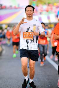 BIB: 21135
                            <button type="button" onclick="openModal(12633951)" class="btn btn-primary btn-sm float-right btn-popup" data-toggle="modal" data-target=".modal-high-quality">
                        <i class="fas fa-shopping-cart"></i> Add to Cart
                    </button>
                                            <button type="button" onclick="isThisMe(12633951, true)" class="btn btn-success btn-sm float-right btn-popup btn-isme hidden" data-toggle="tooltip" data-placement="bottom" title="นี่คือรูปของคุณใช่ไหม คลิกที่นี่เพื่อเอาเข้าอัลบั้ม">
                        <i class="fas fa-plus"></i> Add to album
                    </button>
                    <button type="button" onclick="isThisMe(12633951, false)" class="btn btn-warning btn-sm float-right btn-popup btn-isnotme hidden">
                        <i class="fas fa-ban"></i> Remove from album
                    </button>