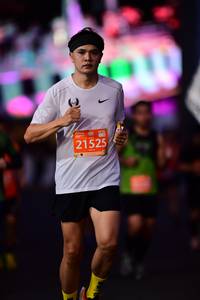 BIB: 21525, 028
                            <button type="button" onclick="openModal(12797202)" class="btn btn-primary btn-sm float-right btn-popup" data-toggle="modal" data-target=".modal-high-quality">
                        <i class="fas fa-shopping-cart"></i> Add to Cart
                    </button>
                                            <button type="button" onclick="isThisMe(12797202, true)" class="btn btn-success btn-sm float-right btn-popup btn-isme hidden" data-toggle="tooltip" data-placement="bottom" title="นี่คือรูปของคุณใช่ไหม คลิกที่นี่เพื่อเอาเข้าอัลบั้ม">
                        <i class="fas fa-plus"></i> Add to album
                    </button>
                    <button type="button" onclick="isThisMe(12797202, false)" class="btn btn-warning btn-sm float-right btn-popup btn-isnotme hidden">
                        <i class="fas fa-ban"></i> Remove from album
                    </button>