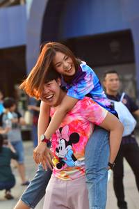 BIB: 
                            <button type="button" onclick="openModal(10455959)" class="btn btn-primary btn-sm float-right btn-popup" data-toggle="modal" data-target=".modal-high-quality">
                        <i class="fas fa-shopping-cart"></i> Add to Cart
                    </button>
                                            <button type="button" onclick="isThisMe(10455959, true)" class="btn btn-success btn-sm float-right btn-popup btn-isme hidden" data-toggle="tooltip" data-placement="bottom" title="นี่คือรูปของคุณใช่ไหม คลิกที่นี่เพื่อเอาเข้าอัลบั้ม">
                        <i class="fas fa-plus"></i> Add to album
                    </button>
                    <button type="button" onclick="isThisMe(10455959, false)" class="btn btn-warning btn-sm float-right btn-popup btn-isnotme hidden">
                        <i class="fas fa-ban"></i> Remove from album
                    </button>