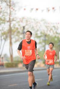 BIB: 22118
                            <button type="button" onclick="openModal(12073918)" class="btn btn-primary btn-sm float-right btn-popup" data-toggle="modal" data-target=".modal-high-quality">
                        <i class="fas fa-shopping-cart"></i> Add to Cart
                    </button>
                                            <button type="button" onclick="isThisMe(12073918, true)" class="btn btn-success btn-sm float-right btn-popup btn-isme hidden" data-toggle="tooltip" data-placement="bottom" title="นี่คือรูปของคุณใช่ไหม คลิกที่นี่เพื่อเอาเข้าอัลบั้ม">
                        <i class="fas fa-plus"></i> Add to album
                    </button>
                    <button type="button" onclick="isThisMe(12073918, false)" class="btn btn-warning btn-sm float-right btn-popup btn-isnotme hidden">
                        <i class="fas fa-ban"></i> Remove from album
                    </button>