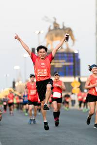 BIB: 25948
                            <button type="button" onclick="openModal(12063573)" class="btn btn-primary btn-sm float-right btn-popup" data-toggle="modal" data-target=".modal-high-quality">
                        <i class="fas fa-shopping-cart"></i> Add to Cart
                    </button>
                                            <button type="button" onclick="isThisMe(12063573, true)" class="btn btn-success btn-sm float-right btn-popup btn-isme hidden" data-toggle="tooltip" data-placement="bottom" title="นี่คือรูปของคุณใช่ไหม คลิกที่นี่เพื่อเอาเข้าอัลบั้ม">
                        <i class="fas fa-plus"></i> Add to album
                    </button>
                    <button type="button" onclick="isThisMe(12063573, false)" class="btn btn-warning btn-sm float-right btn-popup btn-isnotme hidden">
                        <i class="fas fa-ban"></i> Remove from album
                    </button>