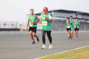 BIB: 52872
                            <button type="button" onclick="openModal(10543111)" class="btn btn-primary btn-sm float-right btn-popup" data-toggle="modal" data-target=".modal-high-quality">
                        <i class="fas fa-shopping-cart"></i> Add to Cart
                    </button>
                                            <button type="button" onclick="isThisMe(10543111, true)" class="btn btn-success btn-sm float-right btn-popup btn-isme hidden" data-toggle="tooltip" data-placement="bottom" title="นี่คือรูปของคุณใช่ไหม คลิกที่นี่เพื่อเอาเข้าอัลบั้ม">
                        <i class="fas fa-plus"></i> Add to album
                    </button>
                    <button type="button" onclick="isThisMe(10543111, false)" class="btn btn-warning btn-sm float-right btn-popup btn-isnotme hidden">
                        <i class="fas fa-ban"></i> Remove from album
                    </button>