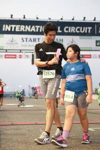 BIB: 52570, 0854
                            <button type="button" onclick="openModal(10567903)" class="btn btn-primary btn-sm float-right btn-popup" data-toggle="modal" data-target=".modal-high-quality">
                        <i class="fas fa-shopping-cart"></i> Add to Cart
                    </button>
                                            <button type="button" onclick="isThisMe(10567903, true)" class="btn btn-success btn-sm float-right btn-popup btn-isme hidden" data-toggle="tooltip" data-placement="bottom" title="นี่คือรูปของคุณใช่ไหม คลิกที่นี่เพื่อเอาเข้าอัลบั้ม">
                        <i class="fas fa-plus"></i> Add to album
                    </button>
                    <button type="button" onclick="isThisMe(10567903, false)" class="btn btn-warning btn-sm float-right btn-popup btn-isnotme hidden">
                        <i class="fas fa-ban"></i> Remove from album
                    </button>