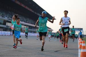 BIB: 51890, 50076, 51879
                            <button type="button" onclick="openModal(10529230)" class="btn btn-primary btn-sm float-right btn-popup" data-toggle="modal" data-target=".modal-high-quality">
                        <i class="fas fa-shopping-cart"></i> Add to Cart
                    </button>
                                            <button type="button" onclick="isThisMe(10529230, true)" class="btn btn-success btn-sm float-right btn-popup btn-isme hidden" data-toggle="tooltip" data-placement="bottom" title="นี่คือรูปของคุณใช่ไหม คลิกที่นี่เพื่อเอาเข้าอัลบั้ม">
                        <i class="fas fa-plus"></i> Add to album
                    </button>
                    <button type="button" onclick="isThisMe(10529230, false)" class="btn btn-warning btn-sm float-right btn-popup btn-isnotme hidden">
                        <i class="fas fa-ban"></i> Remove from album
                    </button>