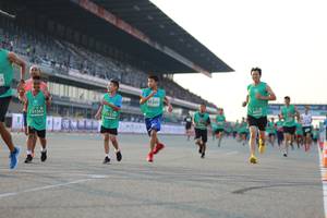 BIB: 1309, 51530, 51565
                            <button type="button" onclick="openModal(10529198)" class="btn btn-primary btn-sm float-right btn-popup" data-toggle="modal" data-target=".modal-high-quality">
                        <i class="fas fa-shopping-cart"></i> Add to Cart
                    </button>
                                            <button type="button" onclick="isThisMe(10529198, true)" class="btn btn-success btn-sm float-right btn-popup btn-isme hidden" data-toggle="tooltip" data-placement="bottom" title="นี่คือรูปของคุณใช่ไหม คลิกที่นี่เพื่อเอาเข้าอัลบั้ม">
                        <i class="fas fa-plus"></i> Add to album
                    </button>
                    <button type="button" onclick="isThisMe(10529198, false)" class="btn btn-warning btn-sm float-right btn-popup btn-isnotme hidden">
                        <i class="fas fa-ban"></i> Remove from album
                    </button>