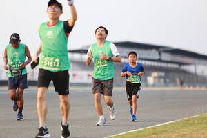 BIB: 51612, 50134, 1623, 70295
                            <button type="button" onclick="openModal(10542941)" class="btn btn-primary btn-sm float-right btn-popup" data-toggle="modal" data-target=".modal-high-quality">
                        <i class="fas fa-shopping-cart"></i> Add to Cart
                    </button>
                                            <button type="button" onclick="isThisMe(10542941, true)" class="btn btn-success btn-sm float-right btn-popup btn-isme hidden" data-toggle="tooltip" data-placement="bottom" title="นี่คือรูปของคุณใช่ไหม คลิกที่นี่เพื่อเอาเข้าอัลบั้ม">
                        <i class="fas fa-plus"></i> Add to album
                    </button>
                    <button type="button" onclick="isThisMe(10542941, false)" class="btn btn-warning btn-sm float-right btn-popup btn-isnotme hidden">
                        <i class="fas fa-ban"></i> Remove from album
                    </button>