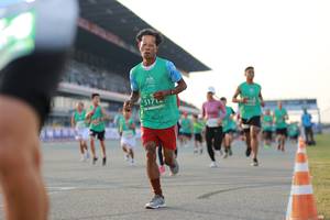 BIB: 5171
                            <button type="button" onclick="openModal(10529240)" class="btn btn-primary btn-sm float-right btn-popup" data-toggle="modal" data-target=".modal-high-quality">
                        <i class="fas fa-shopping-cart"></i> Add to Cart
                    </button>
                                            <button type="button" onclick="isThisMe(10529240, true)" class="btn btn-success btn-sm float-right btn-popup btn-isme hidden" data-toggle="tooltip" data-placement="bottom" title="นี่คือรูปของคุณใช่ไหม คลิกที่นี่เพื่อเอาเข้าอัลบั้ม">
                        <i class="fas fa-plus"></i> Add to album
                    </button>
                    <button type="button" onclick="isThisMe(10529240, false)" class="btn btn-warning btn-sm float-right btn-popup btn-isnotme hidden">
                        <i class="fas fa-ban"></i> Remove from album
                    </button>