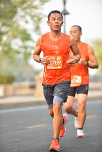 BIB: 20709, 780
                            <button type="button" onclick="openModal(10935705)" class="btn btn-primary btn-sm float-right btn-popup" data-toggle="modal" data-target=".modal-high-quality">
                        <i class="fas fa-shopping-cart"></i> Add to Cart
                    </button>
                                            <button type="button" onclick="isThisMe(10935705, true)" class="btn btn-success btn-sm float-right btn-popup btn-isme hidden" data-toggle="tooltip" data-placement="bottom" title="นี่คือรูปของคุณใช่ไหม คลิกที่นี่เพื่อเอาเข้าอัลบั้ม">
                        <i class="fas fa-plus"></i> Add to album
                    </button>
                    <button type="button" onclick="isThisMe(10935705, false)" class="btn btn-warning btn-sm float-right btn-popup btn-isnotme hidden">
                        <i class="fas fa-ban"></i> Remove from album
                    </button>