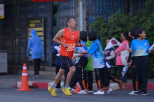 BIB: 140, 20389
                            <button type="button" onclick="openModal(10772366)" class="btn btn-primary btn-sm float-right btn-popup" data-toggle="modal" data-target=".modal-high-quality">
                        <i class="fas fa-shopping-cart"></i> Add to Cart
                    </button>
                                            <button type="button" onclick="isThisMe(10772366, true)" class="btn btn-success btn-sm float-right btn-popup btn-isme hidden" data-toggle="tooltip" data-placement="bottom" title="นี่คือรูปของคุณใช่ไหม คลิกที่นี่เพื่อเอาเข้าอัลบั้ม">
                        <i class="fas fa-plus"></i> Add to album
                    </button>
                    <button type="button" onclick="isThisMe(10772366, false)" class="btn btn-warning btn-sm float-right btn-popup btn-isnotme hidden">
                        <i class="fas fa-ban"></i> Remove from album
                    </button>