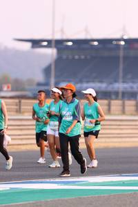 BIB: 057, 83389
                            <button type="button" onclick="openModal(10538185)" class="btn btn-primary btn-sm float-right btn-popup" data-toggle="modal" data-target=".modal-high-quality">
                        <i class="fas fa-shopping-cart"></i> Add to Cart
                    </button>
                                            <button type="button" onclick="isThisMe(10538185, true)" class="btn btn-success btn-sm float-right btn-popup btn-isme hidden" data-toggle="tooltip" data-placement="bottom" title="นี่คือรูปของคุณใช่ไหม คลิกที่นี่เพื่อเอาเข้าอัลบั้ม">
                        <i class="fas fa-plus"></i> Add to album
                    </button>
                    <button type="button" onclick="isThisMe(10538185, false)" class="btn btn-warning btn-sm float-right btn-popup btn-isnotme hidden">
                        <i class="fas fa-ban"></i> Remove from album
                    </button>