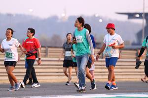 BIB: 2943, 1568
                            <button type="button" onclick="openModal(10553085)" class="btn btn-primary btn-sm float-right btn-popup" data-toggle="modal" data-target=".modal-high-quality">
                        <i class="fas fa-shopping-cart"></i> Add to Cart
                    </button>
                                            <button type="button" onclick="isThisMe(10553085, true)" class="btn btn-success btn-sm float-right btn-popup btn-isme hidden" data-toggle="tooltip" data-placement="bottom" title="นี่คือรูปของคุณใช่ไหม คลิกที่นี่เพื่อเอาเข้าอัลบั้ม">
                        <i class="fas fa-plus"></i> Add to album
                    </button>
                    <button type="button" onclick="isThisMe(10553085, false)" class="btn btn-warning btn-sm float-right btn-popup btn-isnotme hidden">
                        <i class="fas fa-ban"></i> Remove from album
                    </button>