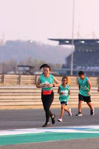 BIB: 50161, 0553
                            <button type="button" onclick="openModal(10532817)" class="btn btn-primary btn-sm float-right btn-popup" data-toggle="modal" data-target=".modal-high-quality">
                        <i class="fas fa-shopping-cart"></i> Add to Cart
                    </button>
                                            <button type="button" onclick="isThisMe(10532817, true)" class="btn btn-success btn-sm float-right btn-popup btn-isme hidden" data-toggle="tooltip" data-placement="bottom" title="นี่คือรูปของคุณใช่ไหม คลิกที่นี่เพื่อเอาเข้าอัลบั้ม">
                        <i class="fas fa-plus"></i> Add to album
                    </button>
                    <button type="button" onclick="isThisMe(10532817, false)" class="btn btn-warning btn-sm float-right btn-popup btn-isnotme hidden">
                        <i class="fas fa-ban"></i> Remove from album
                    </button>