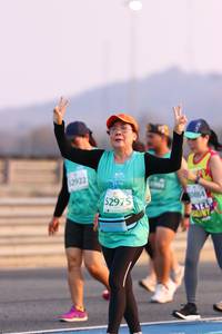 BIB: 2922, 2975, 0884
                            <button type="button" onclick="openModal(10532223)" class="btn btn-primary btn-sm float-right btn-popup" data-toggle="modal" data-target=".modal-high-quality">
                        <i class="fas fa-shopping-cart"></i> Add to Cart
                    </button>
                                            <button type="button" onclick="isThisMe(10532223, true)" class="btn btn-success btn-sm float-right btn-popup btn-isme hidden" data-toggle="tooltip" data-placement="bottom" title="นี่คือรูปของคุณใช่ไหม คลิกที่นี่เพื่อเอาเข้าอัลบั้ม">
                        <i class="fas fa-plus"></i> Add to album
                    </button>
                    <button type="button" onclick="isThisMe(10532223, false)" class="btn btn-warning btn-sm float-right btn-popup btn-isnotme hidden">
                        <i class="fas fa-ban"></i> Remove from album
                    </button>