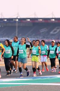 BIB: 0763, 50768, 53237, 000
                            <button type="button" onclick="openModal(10538277)" class="btn btn-primary btn-sm float-right btn-popup" data-toggle="modal" data-target=".modal-high-quality">
                        <i class="fas fa-shopping-cart"></i> Add to Cart
                    </button>
                                            <button type="button" onclick="isThisMe(10538277, true)" class="btn btn-success btn-sm float-right btn-popup btn-isme hidden" data-toggle="tooltip" data-placement="bottom" title="นี่คือรูปของคุณใช่ไหม คลิกที่นี่เพื่อเอาเข้าอัลบั้ม">
                        <i class="fas fa-plus"></i> Add to album
                    </button>
                    <button type="button" onclick="isThisMe(10538277, false)" class="btn btn-warning btn-sm float-right btn-popup btn-isnotme hidden">
                        <i class="fas fa-ban"></i> Remove from album
                    </button>