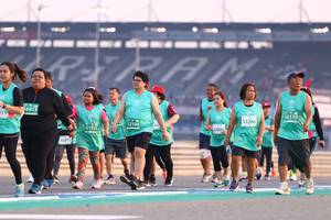 BIB: 3413, 019, 50179, 53286, 52104, 51935, 52886
                            <button type="button" onclick="openModal(10539964)" class="btn btn-primary btn-sm float-right btn-popup" data-toggle="modal" data-target=".modal-high-quality">
                        <i class="fas fa-shopping-cart"></i> Add to Cart
                    </button>
                                            <button type="button" onclick="isThisMe(10539964, true)" class="btn btn-success btn-sm float-right btn-popup btn-isme hidden" data-toggle="tooltip" data-placement="bottom" title="นี่คือรูปของคุณใช่ไหม คลิกที่นี่เพื่อเอาเข้าอัลบั้ม">
                        <i class="fas fa-plus"></i> Add to album
                    </button>
                    <button type="button" onclick="isThisMe(10539964, false)" class="btn btn-warning btn-sm float-right btn-popup btn-isnotme hidden">
                        <i class="fas fa-ban"></i> Remove from album
                    </button>