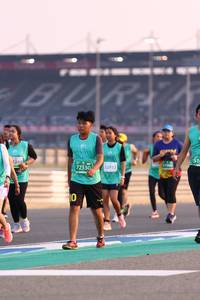 BIB: 1244, 72330, 52932
                            <button type="button" onclick="openModal(10527752)" class="btn btn-primary btn-sm float-right btn-popup" data-toggle="modal" data-target=".modal-high-quality">
                        <i class="fas fa-shopping-cart"></i> Add to Cart
                    </button>
                                            <button type="button" onclick="isThisMe(10527752, true)" class="btn btn-success btn-sm float-right btn-popup btn-isme hidden" data-toggle="tooltip" data-placement="bottom" title="นี่คือรูปของคุณใช่ไหม คลิกที่นี่เพื่อเอาเข้าอัลบั้ม">
                        <i class="fas fa-plus"></i> Add to album
                    </button>
                    <button type="button" onclick="isThisMe(10527752, false)" class="btn btn-warning btn-sm float-right btn-popup btn-isnotme hidden">
                        <i class="fas fa-ban"></i> Remove from album
                    </button>