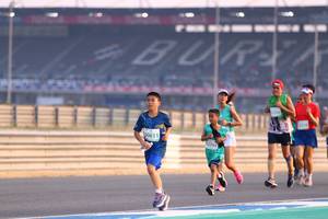 BIB: 0611, 32794
                            <button type="button" onclick="openModal(10530524)" class="btn btn-primary btn-sm float-right btn-popup" data-toggle="modal" data-target=".modal-high-quality">
                        <i class="fas fa-shopping-cart"></i> Add to Cart
                    </button>
                                            <button type="button" onclick="isThisMe(10530524, true)" class="btn btn-success btn-sm float-right btn-popup btn-isme hidden" data-toggle="tooltip" data-placement="bottom" title="นี่คือรูปของคุณใช่ไหม คลิกที่นี่เพื่อเอาเข้าอัลบั้ม">
                        <i class="fas fa-plus"></i> Add to album
                    </button>
                    <button type="button" onclick="isThisMe(10530524, false)" class="btn btn-warning btn-sm float-right btn-popup btn-isnotme hidden">
                        <i class="fas fa-ban"></i> Remove from album
                    </button>