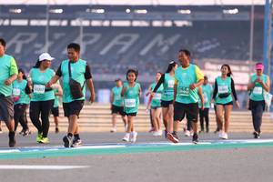 BIB: 50460, 53207, 52209
                            <button type="button" onclick="openModal(10539291)" class="btn btn-primary btn-sm float-right btn-popup" data-toggle="modal" data-target=".modal-high-quality">
                        <i class="fas fa-shopping-cart"></i> Add to Cart
                    </button>
                                            <button type="button" onclick="isThisMe(10539291, true)" class="btn btn-success btn-sm float-right btn-popup btn-isme hidden" data-toggle="tooltip" data-placement="bottom" title="นี่คือรูปของคุณใช่ไหม คลิกที่นี่เพื่อเอาเข้าอัลบั้ม">
                        <i class="fas fa-plus"></i> Add to album
                    </button>
                    <button type="button" onclick="isThisMe(10539291, false)" class="btn btn-warning btn-sm float-right btn-popup btn-isnotme hidden">
                        <i class="fas fa-ban"></i> Remove from album
                    </button>