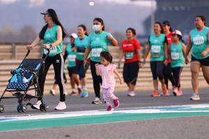 BIB: 041, 3353, 5072
                            <button type="button" onclick="openModal(10539562)" class="btn btn-primary btn-sm float-right btn-popup" data-toggle="modal" data-target=".modal-high-quality">
                        <i class="fas fa-shopping-cart"></i> Add to Cart
                    </button>
                                            <button type="button" onclick="isThisMe(10539562, true)" class="btn btn-success btn-sm float-right btn-popup btn-isme hidden" data-toggle="tooltip" data-placement="bottom" title="นี่คือรูปของคุณใช่ไหม คลิกที่นี่เพื่อเอาเข้าอัลบั้ม">
                        <i class="fas fa-plus"></i> Add to album
                    </button>
                    <button type="button" onclick="isThisMe(10539562, false)" class="btn btn-warning btn-sm float-right btn-popup btn-isnotme hidden">
                        <i class="fas fa-ban"></i> Remove from album
                    </button>