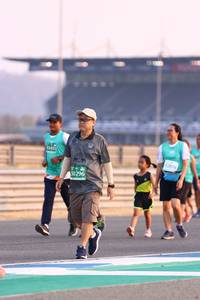 BIB: 343, 2818, 0296
                            <button type="button" onclick="openModal(10531898)" class="btn btn-primary btn-sm float-right btn-popup" data-toggle="modal" data-target=".modal-high-quality">
                        <i class="fas fa-shopping-cart"></i> Add to Cart
                    </button>
                                            <button type="button" onclick="isThisMe(10531898, true)" class="btn btn-success btn-sm float-right btn-popup btn-isme hidden" data-toggle="tooltip" data-placement="bottom" title="นี่คือรูปของคุณใช่ไหม คลิกที่นี่เพื่อเอาเข้าอัลบั้ม">
                        <i class="fas fa-plus"></i> Add to album
                    </button>
                    <button type="button" onclick="isThisMe(10531898, false)" class="btn btn-warning btn-sm float-right btn-popup btn-isnotme hidden">
                        <i class="fas fa-ban"></i> Remove from album
                    </button>