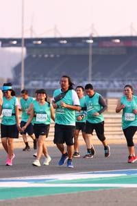 BIB: 0426, 53298, 52576, 52578
                            <button type="button" onclick="openModal(10525787)" class="btn btn-primary btn-sm float-right btn-popup" data-toggle="modal" data-target=".modal-high-quality">
                        <i class="fas fa-shopping-cart"></i> Add to Cart
                    </button>
                                            <button type="button" onclick="isThisMe(10525787, true)" class="btn btn-success btn-sm float-right btn-popup btn-isme hidden" data-toggle="tooltip" data-placement="bottom" title="นี่คือรูปของคุณใช่ไหม คลิกที่นี่เพื่อเอาเข้าอัลบั้ม">
                        <i class="fas fa-plus"></i> Add to album
                    </button>
                    <button type="button" onclick="isThisMe(10525787, false)" class="btn btn-warning btn-sm float-right btn-popup btn-isnotme hidden">
                        <i class="fas fa-ban"></i> Remove from album
                    </button>