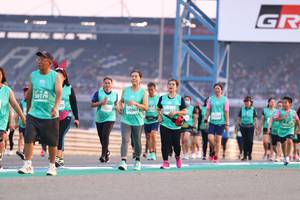 BIB: 50179, 0852, 50867, 50051
                            <button type="button" onclick="openModal(10540004)" class="btn btn-primary btn-sm float-right btn-popup" data-toggle="modal" data-target=".modal-high-quality">
                        <i class="fas fa-shopping-cart"></i> Add to Cart
                    </button>
                                            <button type="button" onclick="isThisMe(10540004, true)" class="btn btn-success btn-sm float-right btn-popup btn-isme hidden" data-toggle="tooltip" data-placement="bottom" title="นี่คือรูปของคุณใช่ไหม คลิกที่นี่เพื่อเอาเข้าอัลบั้ม">
                        <i class="fas fa-plus"></i> Add to album
                    </button>
                    <button type="button" onclick="isThisMe(10540004, false)" class="btn btn-warning btn-sm float-right btn-popup btn-isnotme hidden">
                        <i class="fas fa-ban"></i> Remove from album
                    </button>