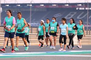 BIB: 394, 1272, 5020, 51324, 53138, 70735
                            <button type="button" onclick="openModal(10540357)" class="btn btn-primary btn-sm float-right btn-popup" data-toggle="modal" data-target=".modal-high-quality">
                        <i class="fas fa-shopping-cart"></i> Add to Cart
                    </button>
                                            <button type="button" onclick="isThisMe(10540357, true)" class="btn btn-success btn-sm float-right btn-popup btn-isme hidden" data-toggle="tooltip" data-placement="bottom" title="นี่คือรูปของคุณใช่ไหม คลิกที่นี่เพื่อเอาเข้าอัลบั้ม">
                        <i class="fas fa-plus"></i> Add to album
                    </button>
                    <button type="button" onclick="isThisMe(10540357, false)" class="btn btn-warning btn-sm float-right btn-popup btn-isnotme hidden">
                        <i class="fas fa-ban"></i> Remove from album
                    </button>