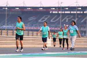 BIB: 3217, 51919, 1940, 52212
                            <button type="button" onclick="openModal(10535143)" class="btn btn-primary btn-sm float-right btn-popup" data-toggle="modal" data-target=".modal-high-quality">
                        <i class="fas fa-shopping-cart"></i> Add to Cart
                    </button>
                                            <button type="button" onclick="isThisMe(10535143, true)" class="btn btn-success btn-sm float-right btn-popup btn-isme hidden" data-toggle="tooltip" data-placement="bottom" title="นี่คือรูปของคุณใช่ไหม คลิกที่นี่เพื่อเอาเข้าอัลบั้ม">
                        <i class="fas fa-plus"></i> Add to album
                    </button>
                    <button type="button" onclick="isThisMe(10535143, false)" class="btn btn-warning btn-sm float-right btn-popup btn-isnotme hidden">
                        <i class="fas fa-ban"></i> Remove from album
                    </button>