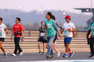 BIB: 943
                            <button type="button" onclick="openModal(10553087)" class="btn btn-primary btn-sm float-right btn-popup" data-toggle="modal" data-target=".modal-high-quality">
                        <i class="fas fa-shopping-cart"></i> Add to Cart
                    </button>
                                            <button type="button" onclick="isThisMe(10553087, true)" class="btn btn-success btn-sm float-right btn-popup btn-isme hidden" data-toggle="tooltip" data-placement="bottom" title="นี่คือรูปของคุณใช่ไหม คลิกที่นี่เพื่อเอาเข้าอัลบั้ม">
                        <i class="fas fa-plus"></i> Add to album
                    </button>
                    <button type="button" onclick="isThisMe(10553087, false)" class="btn btn-warning btn-sm float-right btn-popup btn-isnotme hidden">
                        <i class="fas fa-ban"></i> Remove from album
                    </button>