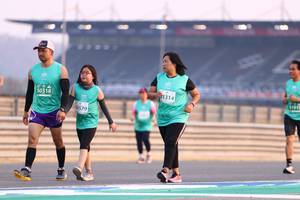 BIB: 1314, 51919, 50318, 0579
                            <button type="button" onclick="openModal(10555987)" class="btn btn-primary btn-sm float-right btn-popup" data-toggle="modal" data-target=".modal-high-quality">
                        <i class="fas fa-shopping-cart"></i> Add to Cart
                    </button>
                                            <button type="button" onclick="isThisMe(10555987, true)" class="btn btn-success btn-sm float-right btn-popup btn-isme hidden" data-toggle="tooltip" data-placement="bottom" title="นี่คือรูปของคุณใช่ไหม คลิกที่นี่เพื่อเอาเข้าอัลบั้ม">
                        <i class="fas fa-plus"></i> Add to album
                    </button>
                    <button type="button" onclick="isThisMe(10555987, false)" class="btn btn-warning btn-sm float-right btn-popup btn-isnotme hidden">
                        <i class="fas fa-ban"></i> Remove from album
                    </button>