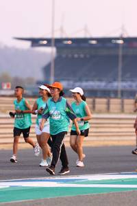 BIB: 1813, 057
                            <button type="button" onclick="openModal(10538197)" class="btn btn-primary btn-sm float-right btn-popup" data-toggle="modal" data-target=".modal-high-quality">
                        <i class="fas fa-shopping-cart"></i> Add to Cart
                    </button>
                                            <button type="button" onclick="isThisMe(10538197, true)" class="btn btn-success btn-sm float-right btn-popup btn-isme hidden" data-toggle="tooltip" data-placement="bottom" title="นี่คือรูปของคุณใช่ไหม คลิกที่นี่เพื่อเอาเข้าอัลบั้ม">
                        <i class="fas fa-plus"></i> Add to album
                    </button>
                    <button type="button" onclick="isThisMe(10538197, false)" class="btn btn-warning btn-sm float-right btn-popup btn-isnotme hidden">
                        <i class="fas fa-ban"></i> Remove from album
                    </button>