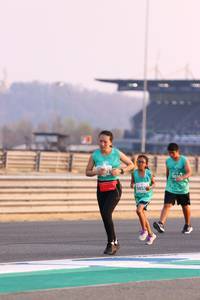 BIB: 5055
                            <button type="button" onclick="openModal(10532806)" class="btn btn-primary btn-sm float-right btn-popup" data-toggle="modal" data-target=".modal-high-quality">
                        <i class="fas fa-shopping-cart"></i> Add to Cart
                    </button>
                                            <button type="button" onclick="isThisMe(10532806, true)" class="btn btn-success btn-sm float-right btn-popup btn-isme hidden" data-toggle="tooltip" data-placement="bottom" title="นี่คือรูปของคุณใช่ไหม คลิกที่นี่เพื่อเอาเข้าอัลบั้ม">
                        <i class="fas fa-plus"></i> Add to album
                    </button>
                    <button type="button" onclick="isThisMe(10532806, false)" class="btn btn-warning btn-sm float-right btn-popup btn-isnotme hidden">
                        <i class="fas fa-ban"></i> Remove from album
                    </button>