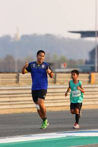 BIB: 50506
                            <button type="button" onclick="openModal(10527333)" class="btn btn-primary btn-sm float-right btn-popup" data-toggle="modal" data-target=".modal-high-quality">
                        <i class="fas fa-shopping-cart"></i> Add to Cart
                    </button>
                                            <button type="button" onclick="isThisMe(10527333, true)" class="btn btn-success btn-sm float-right btn-popup btn-isme hidden" data-toggle="tooltip" data-placement="bottom" title="นี่คือรูปของคุณใช่ไหม คลิกที่นี่เพื่อเอาเข้าอัลบั้ม">
                        <i class="fas fa-plus"></i> Add to album
                    </button>
                    <button type="button" onclick="isThisMe(10527333, false)" class="btn btn-warning btn-sm float-right btn-popup btn-isnotme hidden">
                        <i class="fas fa-ban"></i> Remove from album
                    </button>