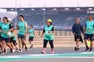 BIB: 50326, 50321, 315
                            <button type="button" onclick="openModal(10560996)" class="btn btn-primary btn-sm float-right btn-popup" data-toggle="modal" data-target=".modal-high-quality">
                        <i class="fas fa-shopping-cart"></i> Add to Cart
                    </button>
                                            <button type="button" onclick="isThisMe(10560996, true)" class="btn btn-success btn-sm float-right btn-popup btn-isme hidden" data-toggle="tooltip" data-placement="bottom" title="นี่คือรูปของคุณใช่ไหม คลิกที่นี่เพื่อเอาเข้าอัลบั้ม">
                        <i class="fas fa-plus"></i> Add to album
                    </button>
                    <button type="button" onclick="isThisMe(10560996, false)" class="btn btn-warning btn-sm float-right btn-popup btn-isnotme hidden">
                        <i class="fas fa-ban"></i> Remove from album
                    </button>