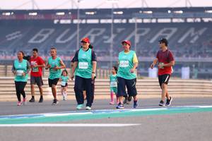 BIB: 53336, 53334, 024
                            <button type="button" onclick="openModal(10535327)" class="btn btn-primary btn-sm float-right btn-popup" data-toggle="modal" data-target=".modal-high-quality">
                        <i class="fas fa-shopping-cart"></i> Add to Cart
                    </button>
                                            <button type="button" onclick="isThisMe(10535327, true)" class="btn btn-success btn-sm float-right btn-popup btn-isme hidden" data-toggle="tooltip" data-placement="bottom" title="นี่คือรูปของคุณใช่ไหม คลิกที่นี่เพื่อเอาเข้าอัลบั้ม">
                        <i class="fas fa-plus"></i> Add to album
                    </button>
                    <button type="button" onclick="isThisMe(10535327, false)" class="btn btn-warning btn-sm float-right btn-popup btn-isnotme hidden">
                        <i class="fas fa-ban"></i> Remove from album
                    </button>