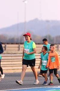 BIB: 137, 2085, 0518
                            <button type="button" onclick="openModal(10531989)" class="btn btn-primary btn-sm float-right btn-popup" data-toggle="modal" data-target=".modal-high-quality">
                        <i class="fas fa-shopping-cart"></i> Add to Cart
                    </button>
                                            <button type="button" onclick="isThisMe(10531989, true)" class="btn btn-success btn-sm float-right btn-popup btn-isme hidden" data-toggle="tooltip" data-placement="bottom" title="นี่คือรูปของคุณใช่ไหม คลิกที่นี่เพื่อเอาเข้าอัลบั้ม">
                        <i class="fas fa-plus"></i> Add to album
                    </button>
                    <button type="button" onclick="isThisMe(10531989, false)" class="btn btn-warning btn-sm float-right btn-popup btn-isnotme hidden">
                        <i class="fas fa-ban"></i> Remove from album
                    </button>