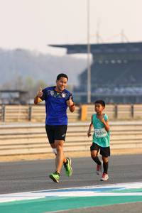 BIB: 50506
                            <button type="button" onclick="openModal(10527137)" class="btn btn-primary btn-sm float-right btn-popup" data-toggle="modal" data-target=".modal-high-quality">
                        <i class="fas fa-shopping-cart"></i> Add to Cart
                    </button>
                                            <button type="button" onclick="isThisMe(10527137, true)" class="btn btn-success btn-sm float-right btn-popup btn-isme hidden" data-toggle="tooltip" data-placement="bottom" title="นี่คือรูปของคุณใช่ไหม คลิกที่นี่เพื่อเอาเข้าอัลบั้ม">
                        <i class="fas fa-plus"></i> Add to album
                    </button>
                    <button type="button" onclick="isThisMe(10527137, false)" class="btn btn-warning btn-sm float-right btn-popup btn-isnotme hidden">
                        <i class="fas fa-ban"></i> Remove from album
                    </button>