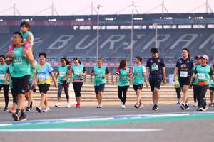 BIB: 0405, 012
                            <button type="button" onclick="openModal(10563861)" class="btn btn-primary btn-sm float-right btn-popup" data-toggle="modal" data-target=".modal-high-quality">
                        <i class="fas fa-shopping-cart"></i> Add to Cart
                    </button>
                                            <button type="button" onclick="isThisMe(10563861, true)" class="btn btn-success btn-sm float-right btn-popup btn-isme hidden" data-toggle="tooltip" data-placement="bottom" title="นี่คือรูปของคุณใช่ไหม คลิกที่นี่เพื่อเอาเข้าอัลบั้ม">
                        <i class="fas fa-plus"></i> Add to album
                    </button>
                    <button type="button" onclick="isThisMe(10563861, false)" class="btn btn-warning btn-sm float-right btn-popup btn-isnotme hidden">
                        <i class="fas fa-ban"></i> Remove from album
                    </button>