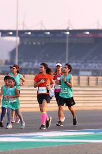 BIB: 0704, 52403, 50040, 230
                            <button type="button" onclick="openModal(10533569)" class="btn btn-primary btn-sm float-right btn-popup" data-toggle="modal" data-target=".modal-high-quality">
                        <i class="fas fa-shopping-cart"></i> Add to Cart
                    </button>
                                            <button type="button" onclick="isThisMe(10533569, true)" class="btn btn-success btn-sm float-right btn-popup btn-isme hidden" data-toggle="tooltip" data-placement="bottom" title="นี่คือรูปของคุณใช่ไหม คลิกที่นี่เพื่อเอาเข้าอัลบั้ม">
                        <i class="fas fa-plus"></i> Add to album
                    </button>
                    <button type="button" onclick="isThisMe(10533569, false)" class="btn btn-warning btn-sm float-right btn-popup btn-isnotme hidden">
                        <i class="fas fa-ban"></i> Remove from album
                    </button>