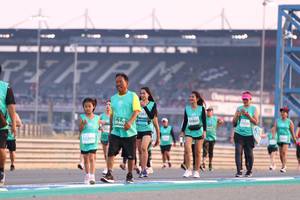 BIB: 526, 50460, 5312, 52209
                            <button type="button" onclick="openModal(10539295)" class="btn btn-primary btn-sm float-right btn-popup" data-toggle="modal" data-target=".modal-high-quality">
                        <i class="fas fa-shopping-cart"></i> Add to Cart
                    </button>
                                            <button type="button" onclick="isThisMe(10539295, true)" class="btn btn-success btn-sm float-right btn-popup btn-isme hidden" data-toggle="tooltip" data-placement="bottom" title="นี่คือรูปของคุณใช่ไหม คลิกที่นี่เพื่อเอาเข้าอัลบั้ม">
                        <i class="fas fa-plus"></i> Add to album
                    </button>
                    <button type="button" onclick="isThisMe(10539295, false)" class="btn btn-warning btn-sm float-right btn-popup btn-isnotme hidden">
                        <i class="fas fa-ban"></i> Remove from album
                    </button>