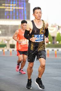 BIB: 0556, 5957
                            <button type="button" onclick="openModal(12157913)" class="btn btn-primary btn-sm float-right btn-popup" data-toggle="modal" data-target=".modal-high-quality">
                        <i class="fas fa-shopping-cart"></i> Add to Cart
                    </button>
                                            <button type="button" onclick="isThisMe(12157913, true)" class="btn btn-success btn-sm float-right btn-popup btn-isme hidden" data-toggle="tooltip" data-placement="bottom" title="นี่คือรูปของคุณใช่ไหม คลิกที่นี่เพื่อเอาเข้าอัลบั้ม">
                        <i class="fas fa-plus"></i> Add to album
                    </button>
                    <button type="button" onclick="isThisMe(12157913, false)" class="btn btn-warning btn-sm float-right btn-popup btn-isnotme hidden">
                        <i class="fas fa-ban"></i> Remove from album
                    </button>