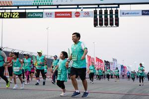 BIB: 75722, 50362, 52209, 049
                            <button type="button" onclick="openModal(10491726)" class="btn btn-primary btn-sm float-right btn-popup" data-toggle="modal" data-target=".modal-high-quality">
                        <i class="fas fa-shopping-cart"></i> Add to Cart
                    </button>
                                            <button type="button" onclick="isThisMe(10491726, true)" class="btn btn-success btn-sm float-right btn-popup btn-isme hidden" data-toggle="tooltip" data-placement="bottom" title="นี่คือรูปของคุณใช่ไหม คลิกที่นี่เพื่อเอาเข้าอัลบั้ม">
                        <i class="fas fa-plus"></i> Add to album
                    </button>
                    <button type="button" onclick="isThisMe(10491726, false)" class="btn btn-warning btn-sm float-right btn-popup btn-isnotme hidden">
                        <i class="fas fa-ban"></i> Remove from album
                    </button>
