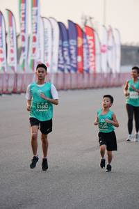 BIB: 51682, 1506
                            <button type="button" onclick="openModal(10469791)" class="btn btn-primary btn-sm float-right btn-popup" data-toggle="modal" data-target=".modal-high-quality">
                        <i class="fas fa-shopping-cart"></i> Add to Cart
                    </button>
                                            <button type="button" onclick="isThisMe(10469791, true)" class="btn btn-success btn-sm float-right btn-popup btn-isme hidden" data-toggle="tooltip" data-placement="bottom" title="นี่คือรูปของคุณใช่ไหม คลิกที่นี่เพื่อเอาเข้าอัลบั้ม">
                        <i class="fas fa-plus"></i> Add to album
                    </button>
                    <button type="button" onclick="isThisMe(10469791, false)" class="btn btn-warning btn-sm float-right btn-popup btn-isnotme hidden">
                        <i class="fas fa-ban"></i> Remove from album
                    </button>