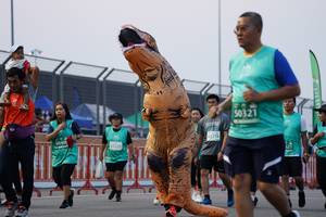 BIB: 50321, 1118, 5040, 1225, 321
                            <button type="button" onclick="openModal(10492160)" class="btn btn-primary btn-sm float-right btn-popup" data-toggle="modal" data-target=".modal-high-quality">
                        <i class="fas fa-shopping-cart"></i> Add to Cart
                    </button>
                                            <button type="button" onclick="isThisMe(10492160, true)" class="btn btn-success btn-sm float-right btn-popup btn-isme hidden" data-toggle="tooltip" data-placement="bottom" title="นี่คือรูปของคุณใช่ไหม คลิกที่นี่เพื่อเอาเข้าอัลบั้ม">
                        <i class="fas fa-plus"></i> Add to album
                    </button>
                    <button type="button" onclick="isThisMe(10492160, false)" class="btn btn-warning btn-sm float-right btn-popup btn-isnotme hidden">
                        <i class="fas fa-ban"></i> Remove from album
                    </button>