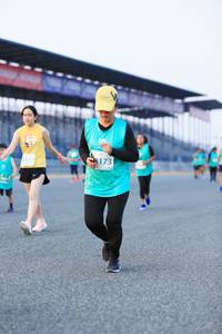 BIB: 173, 1172
                            <button type="button" onclick="openModal(10486493)" class="btn btn-primary btn-sm float-right btn-popup" data-toggle="modal" data-target=".modal-high-quality">
                        <i class="fas fa-shopping-cart"></i> Add to Cart
                    </button>
                                            <button type="button" onclick="isThisMe(10486493, true)" class="btn btn-success btn-sm float-right btn-popup btn-isme hidden" data-toggle="tooltip" data-placement="bottom" title="นี่คือรูปของคุณใช่ไหม คลิกที่นี่เพื่อเอาเข้าอัลบั้ม">
                        <i class="fas fa-plus"></i> Add to album
                    </button>
                    <button type="button" onclick="isThisMe(10486493, false)" class="btn btn-warning btn-sm float-right btn-popup btn-isnotme hidden">
                        <i class="fas fa-ban"></i> Remove from album
                    </button>