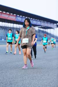 BIB: 1276
                            <button type="button" onclick="openModal(10493283)" class="btn btn-primary btn-sm float-right btn-popup" data-toggle="modal" data-target=".modal-high-quality">
                        <i class="fas fa-shopping-cart"></i> Add to Cart
                    </button>
                                            <button type="button" onclick="isThisMe(10493283, true)" class="btn btn-success btn-sm float-right btn-popup btn-isme hidden" data-toggle="tooltip" data-placement="bottom" title="นี่คือรูปของคุณใช่ไหม คลิกที่นี่เพื่อเอาเข้าอัลบั้ม">
                        <i class="fas fa-plus"></i> Add to album
                    </button>
                    <button type="button" onclick="isThisMe(10493283, false)" class="btn btn-warning btn-sm float-right btn-popup btn-isnotme hidden">
                        <i class="fas fa-ban"></i> Remove from album
                    </button>